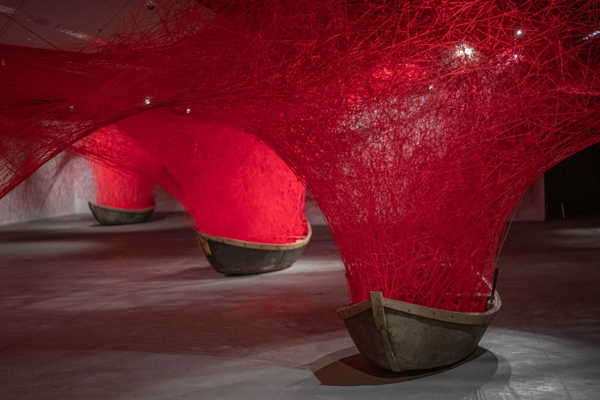 CHIHARU SHIOTA | A TIDE OF EMOTIONS – KÖNIG GALERIE