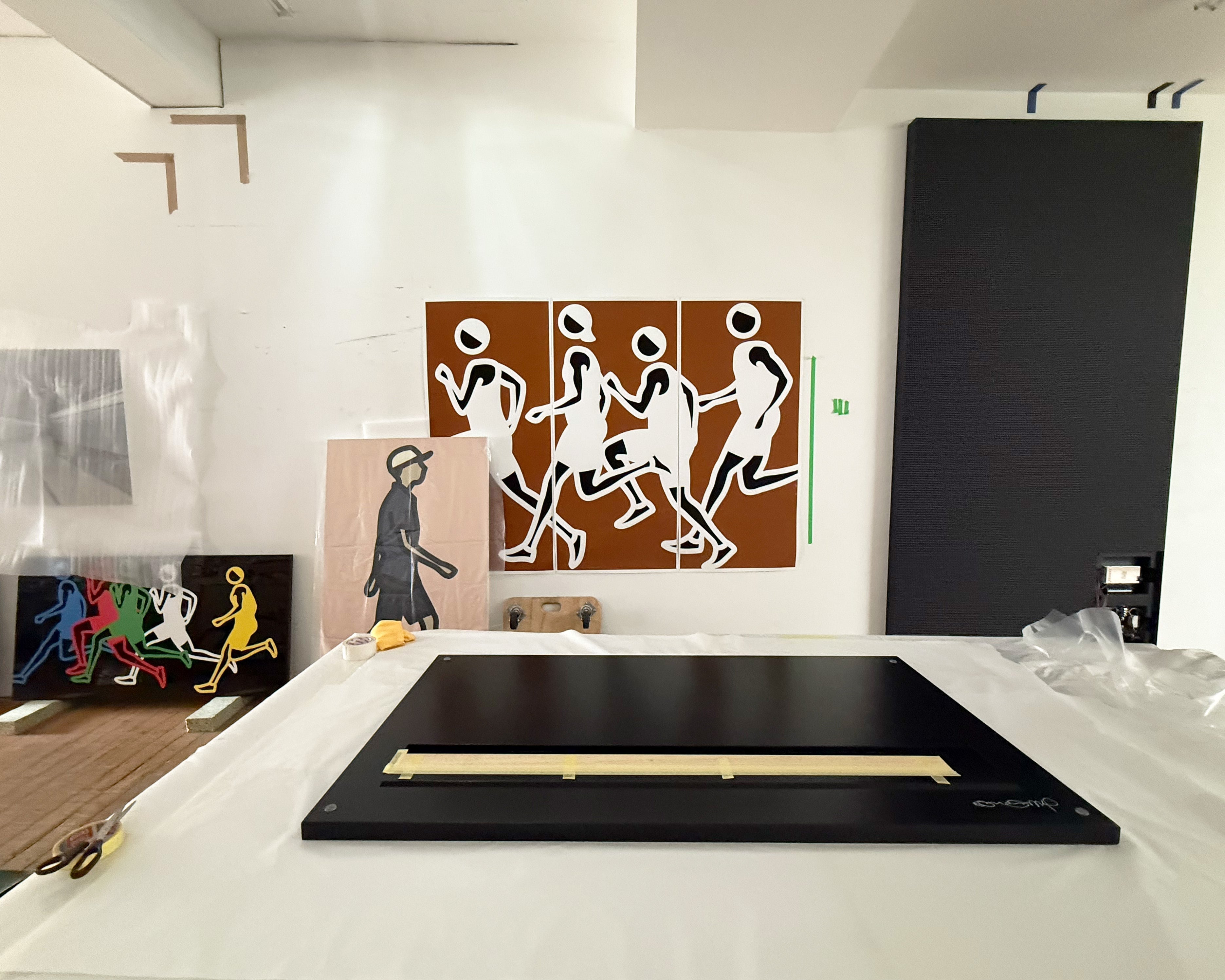 アート・デザイン・音楽 Julian Opie Julian Opie's 10-Foot Pedestrians Are a Joyous Surprise