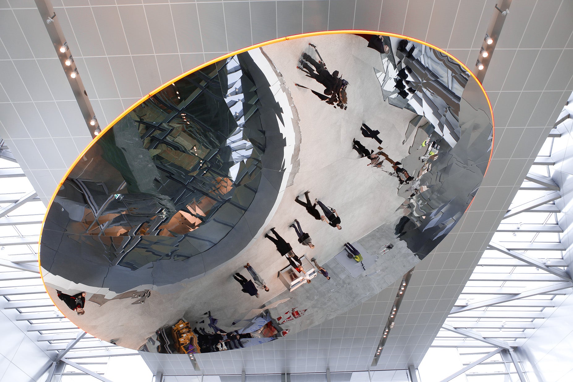 JEPPE HEIN | REFLECTING FREQUENCIES – KÖNIG GALERIE