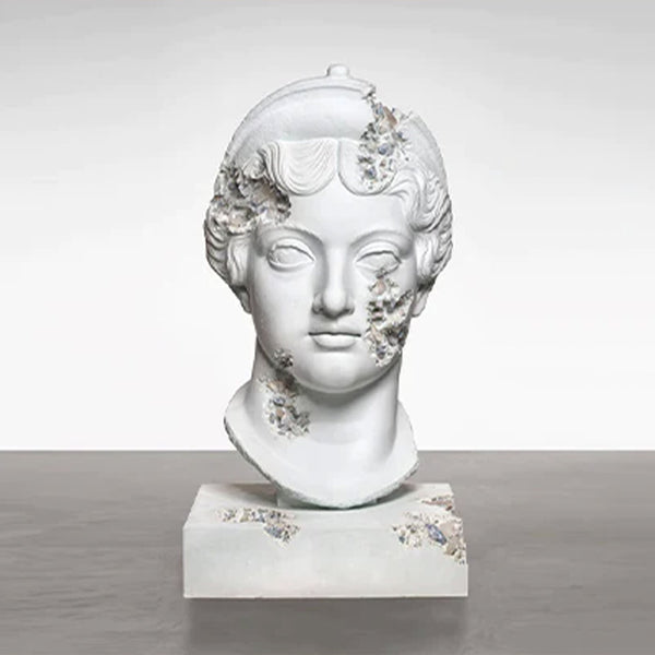 ダニエル・アーシャム Daniel Arsham 人気アーティスト、ダニエル・アーシャムの個展がペロタン東京に