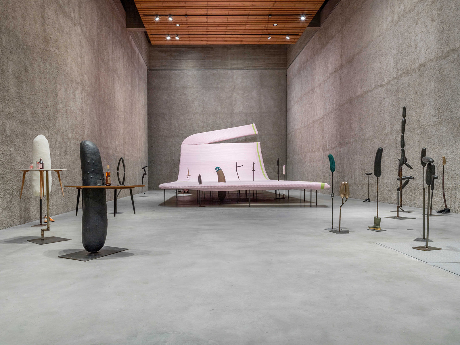 ERWIN WURM | THE SERIOUS LIFE OF A RIDICULOUS MAN – KÖNIG GALERIE