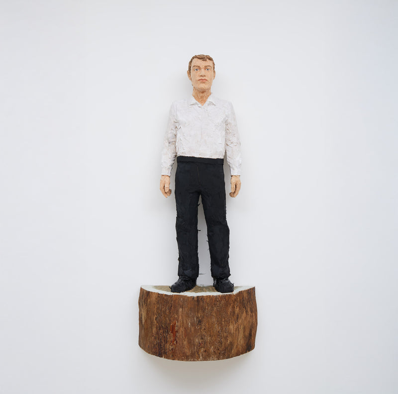 Mann auf Sockel / Man on Pedestal